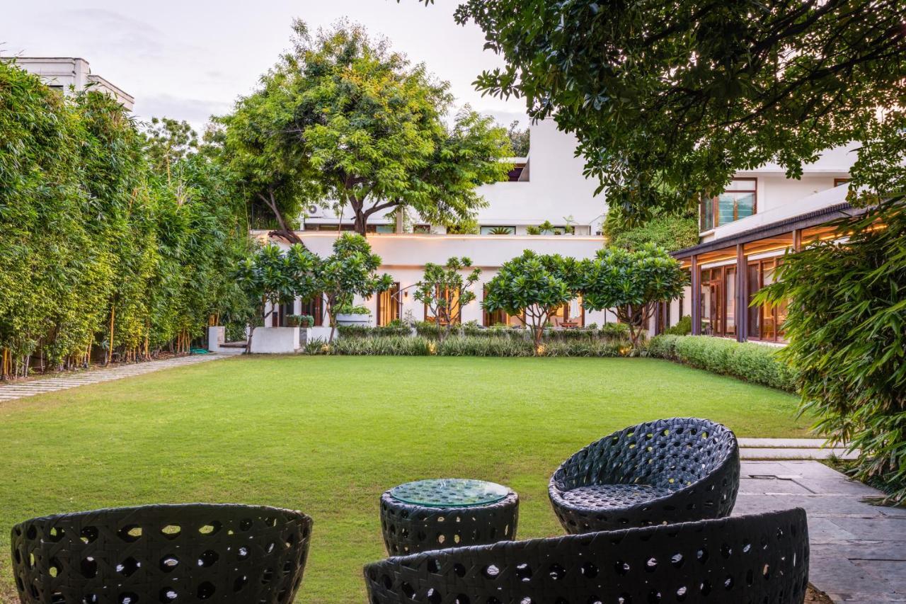 Hotel The Manor - Nueva Delhi Exterior foto