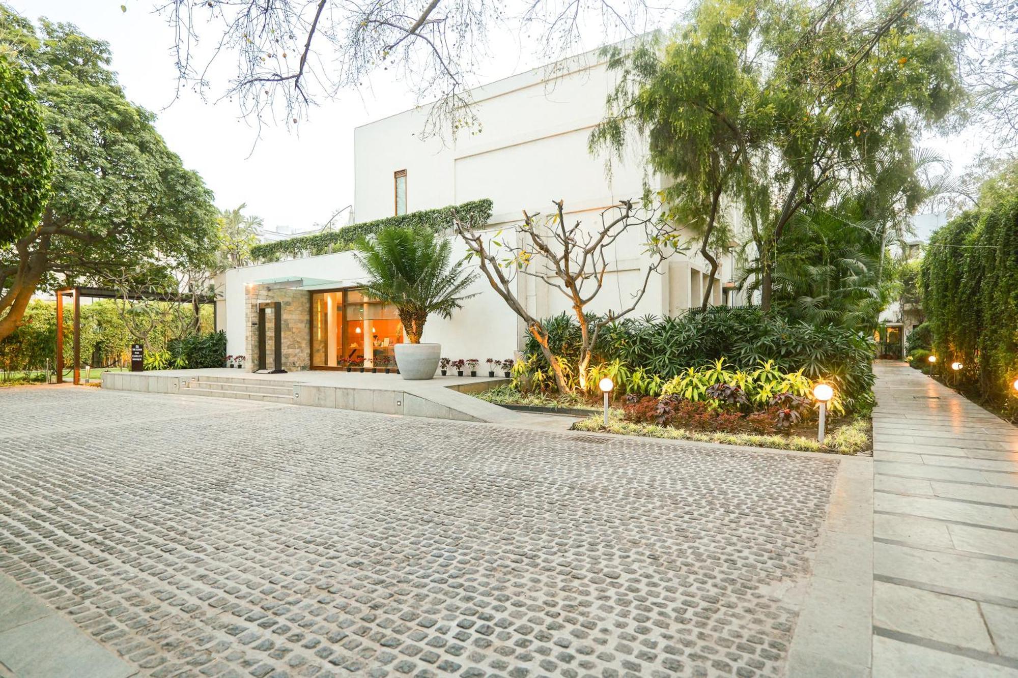 Hotel The Manor - Nueva Delhi Exterior foto