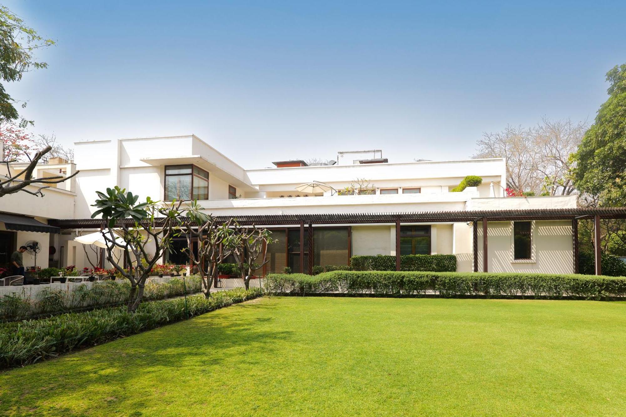 Hotel The Manor - Nueva Delhi Exterior foto