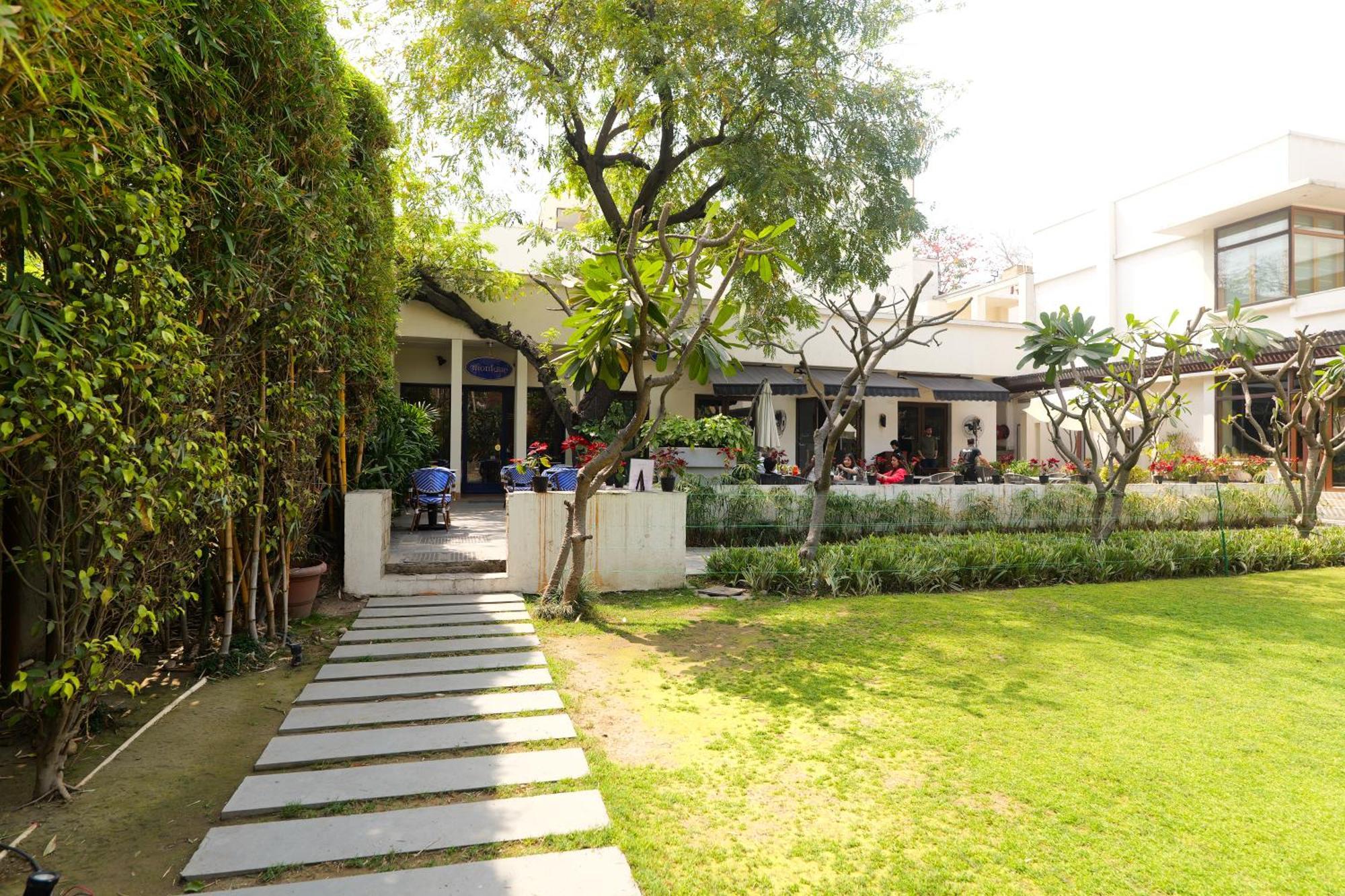 Hotel The Manor - Nueva Delhi Exterior foto