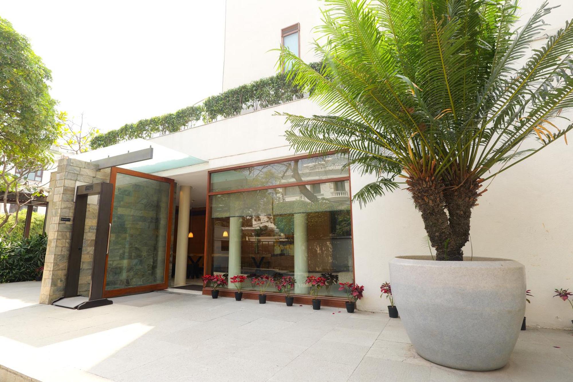 Hotel The Manor - Nueva Delhi Exterior foto